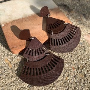 Wooden tribal earrings bohemian look!